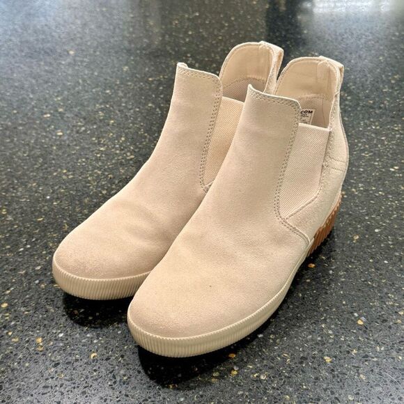 Sorel Out and Aniut Slip on Wedge in Chalk. Size 6.5 - Picture 1 of 9